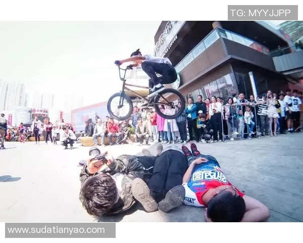 深圳街舞队在极限运动会上的精彩节奏表现与创意点评分析