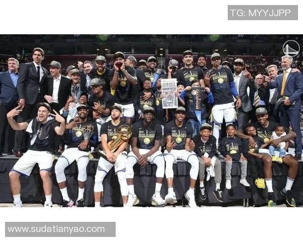 勇士与骑士NBA决赛总分对决回顾及精彩瞬间分析