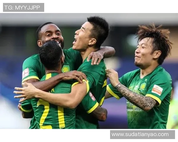 北京中赫国安迎战武汉球队全力争胜展现足球魅力与激情