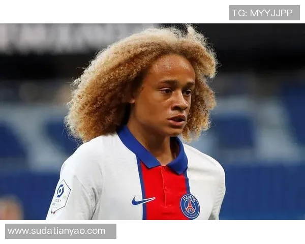 哈维西蒙斯：从青训新星到足坛闪耀之星的成长之路