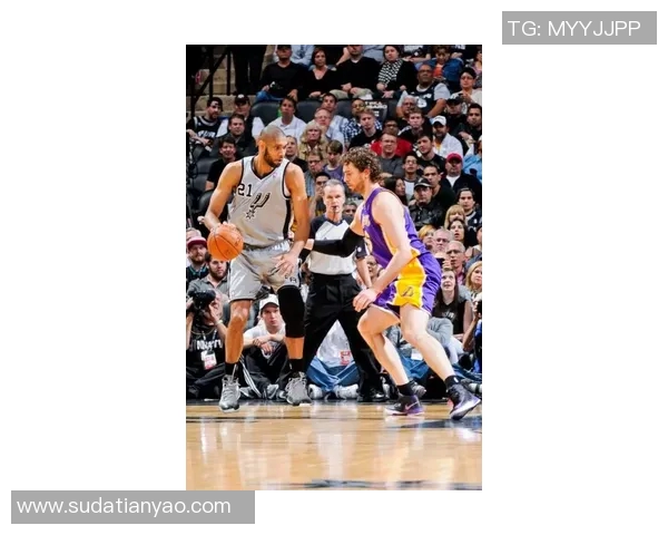 洛杉矶湖人与纽约对决展现篮球魅力与激情的巅峰之战